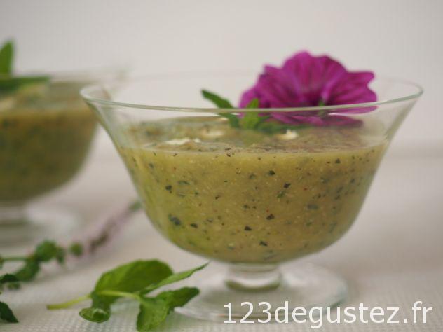 soupe légère de courgettes à la menthe