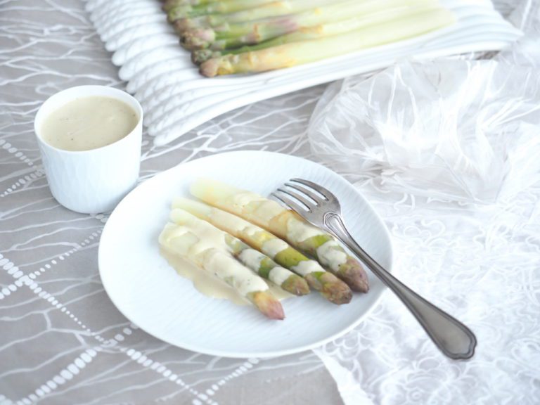 Asperges sauce cesar