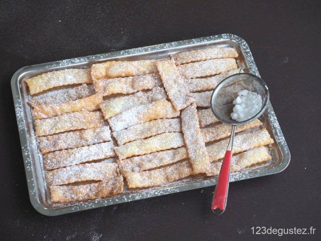 bugnes lyonnaises croustillantes