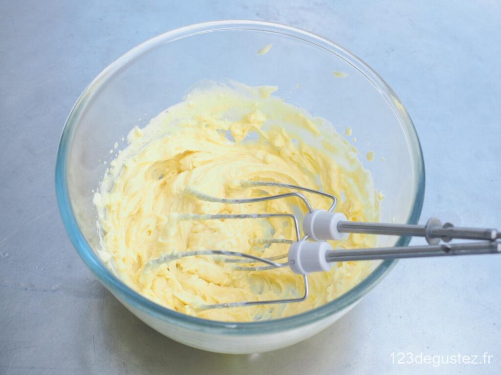 gâteau pêche amande et fromage de chèvre